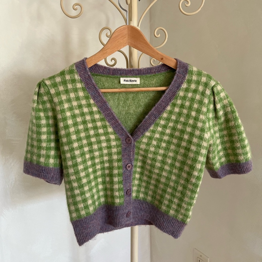 Pink ripple cropped sweater, size S